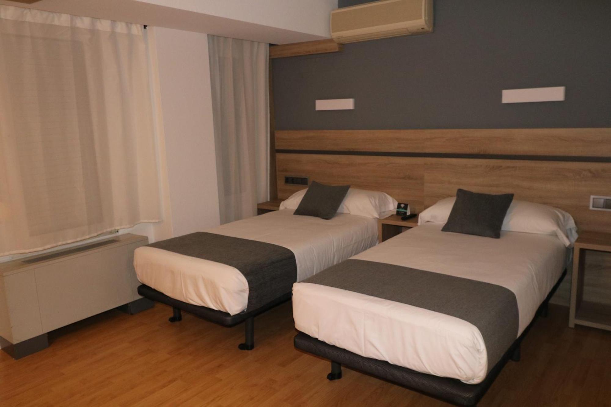 Hostal Alda Palencia Plaza Exterior photo